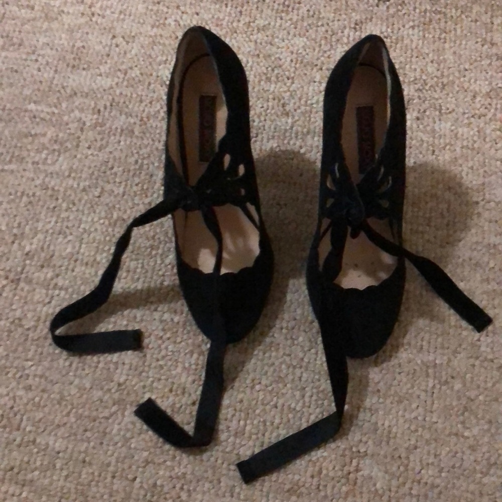 Black ribbon tie shoes